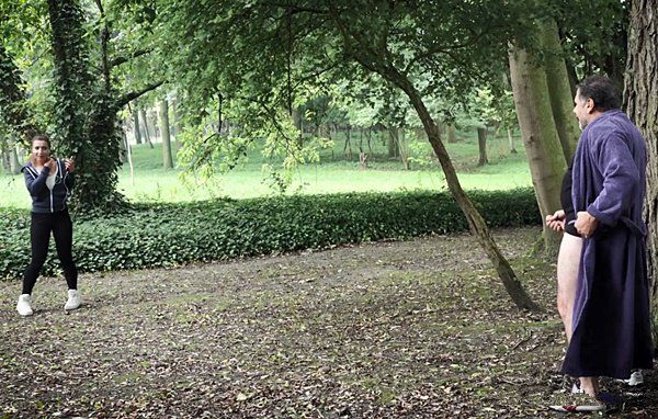 Подглядывал и дрочил на девушку в парке , а она сама захотела извращенца